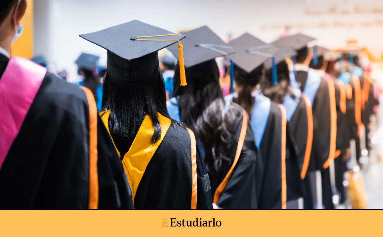 ¿Cómo obtener un título universitario en el extranjero? Guía Completa